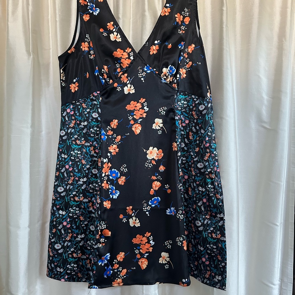 NASTY GAL Floral Satin v neck Sleeveless MiniDress - Black w great color pops. - Picture 14 of 16